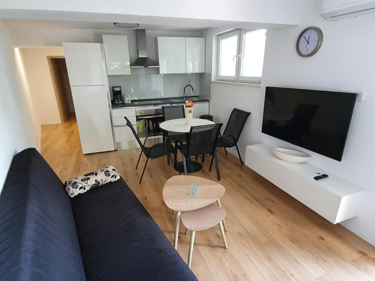 Janja Apartment *